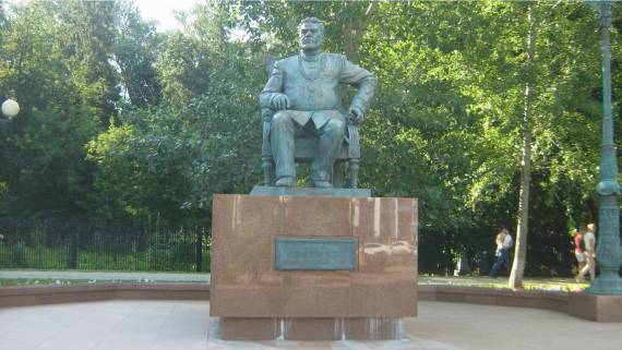 Памятник А. И. Текутьеву