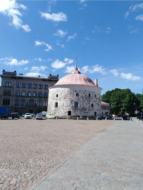 Круглая башня