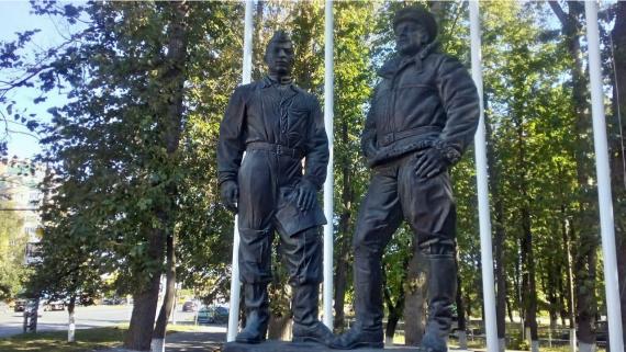 Памятник полку Нормандия-Неман