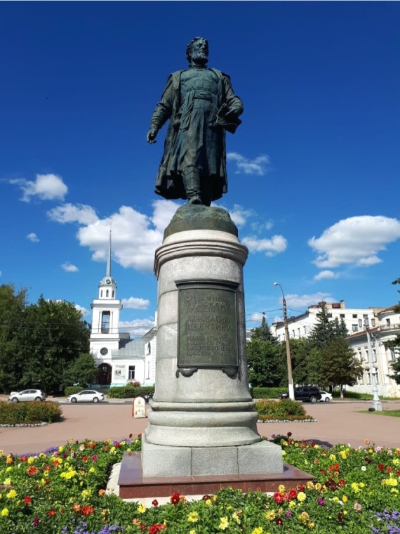 Памятник Афанасию Никитину