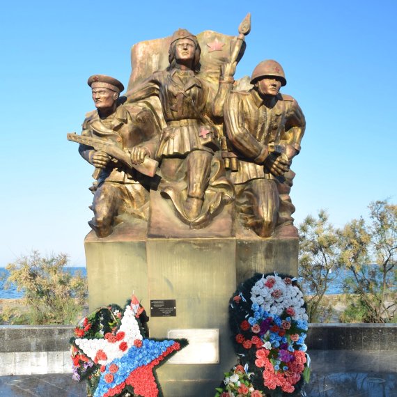 Памятник морским десантникам