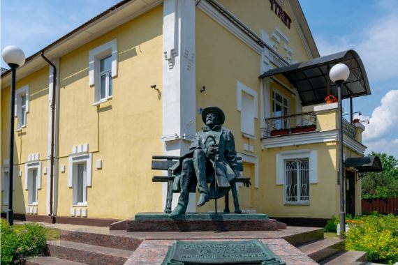 Памятник Чехову
