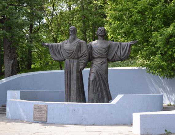 Памятник основателям Череповца - инокам Феодосию и Афанасию