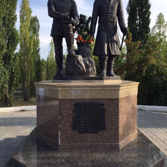 Памятник Рычкову и Углицкому