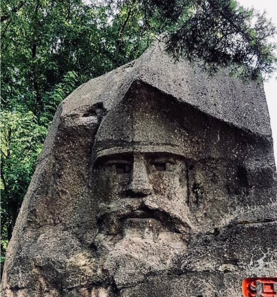 Былинный камень