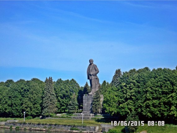 Памятник Ленину 