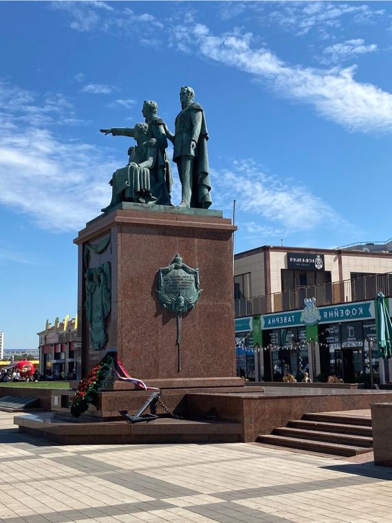 Памятник основателям города Новороссийск