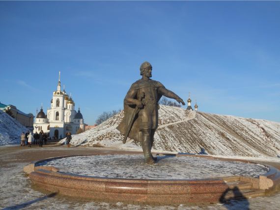 Памятник Юрию Долгорукому