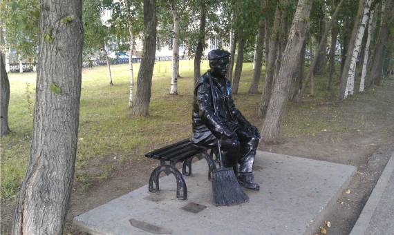 Памятник Дворнику