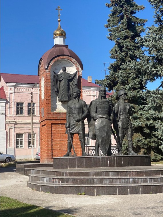 Памятный знак в честь 850-летия основания города Ельца