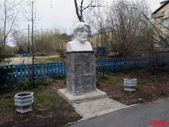 Памятник Тихону Сенькину