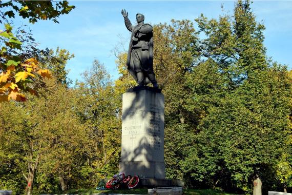 Памятник героям-партизанам и подпольщикам