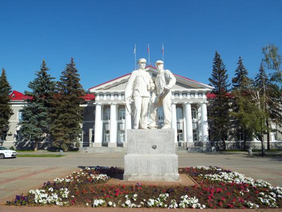 Памятник "Речник и рабочий"