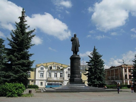 Памятник В.И.Ленину