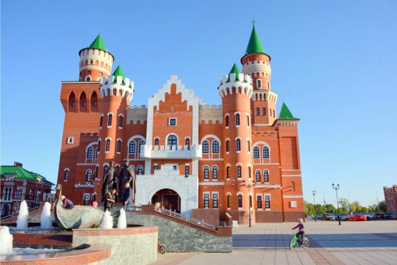 Памятник Петру и Февронии