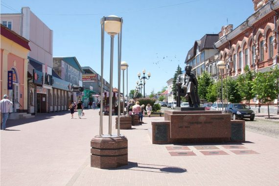 Памятник Сергею Бондарчуку