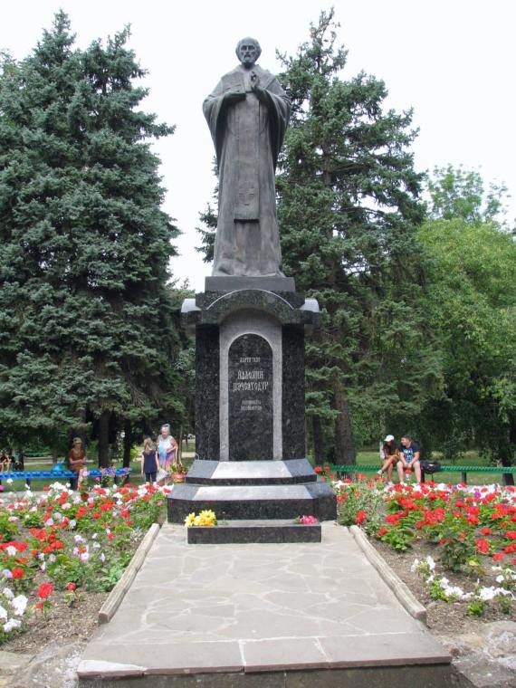 Памятник Святителю Николаю Чудотворцу