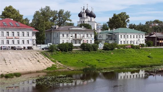 Памятник электрическому фонарю