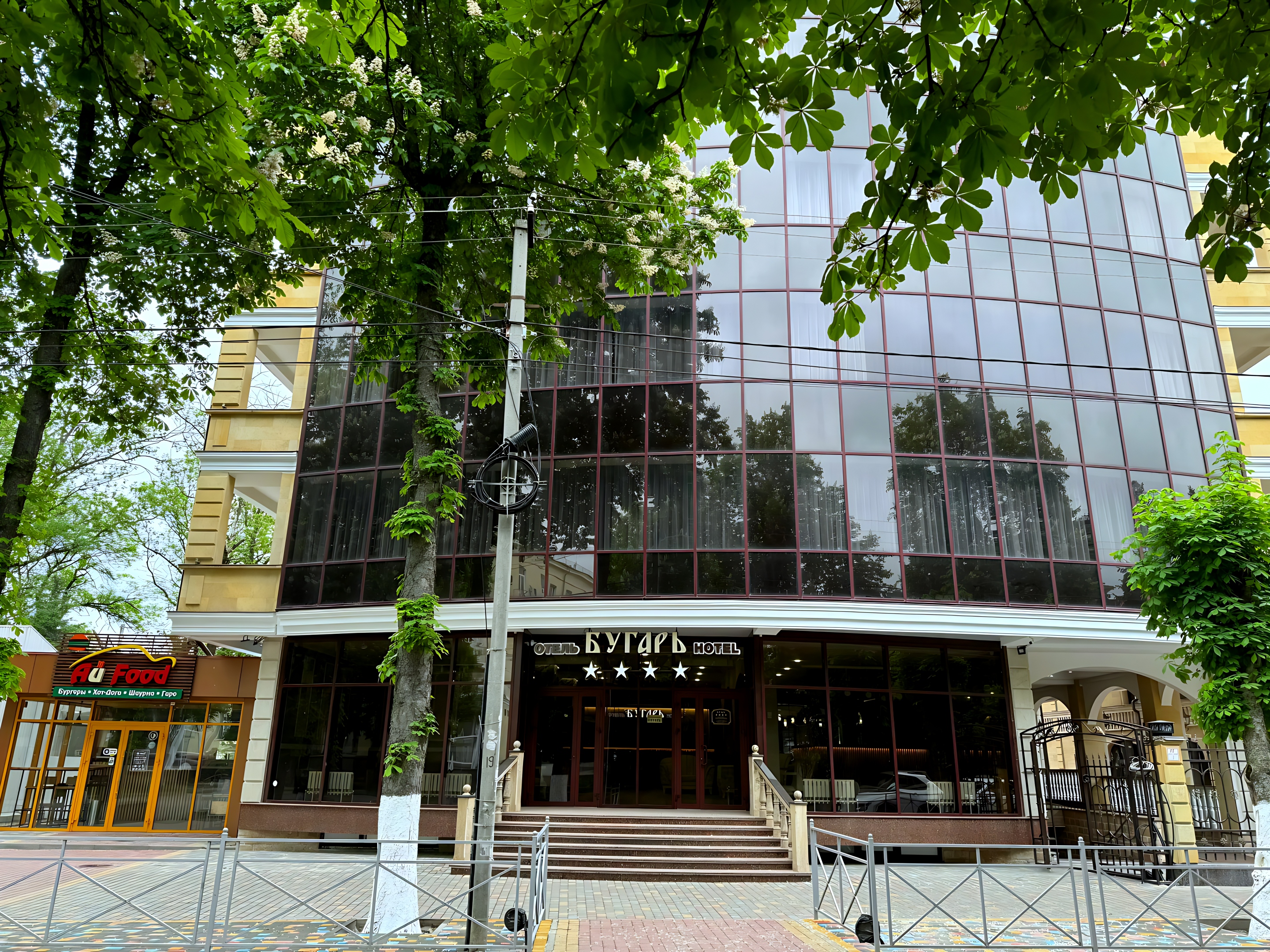 Отель Bugar'