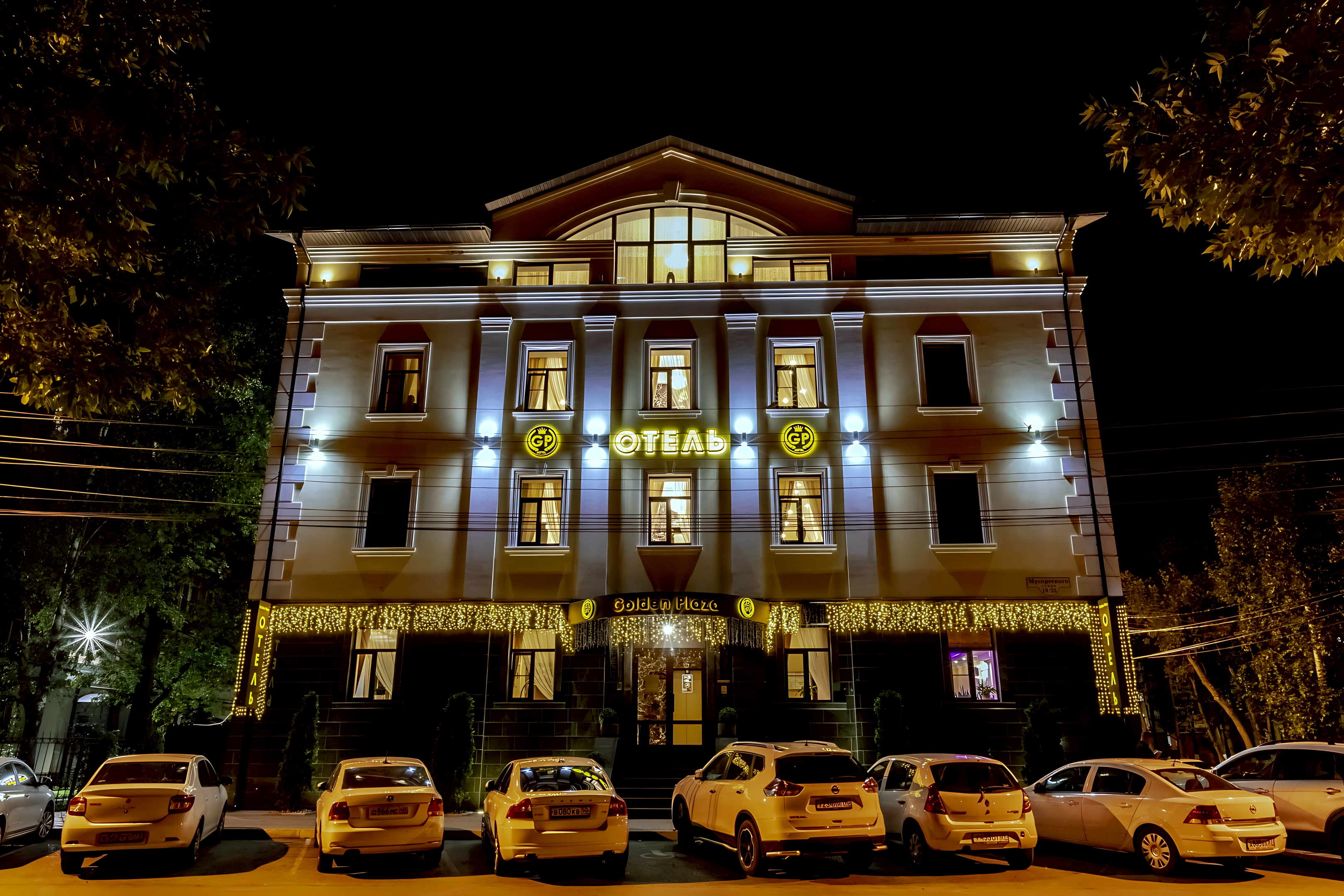 Отель Golden Plaza