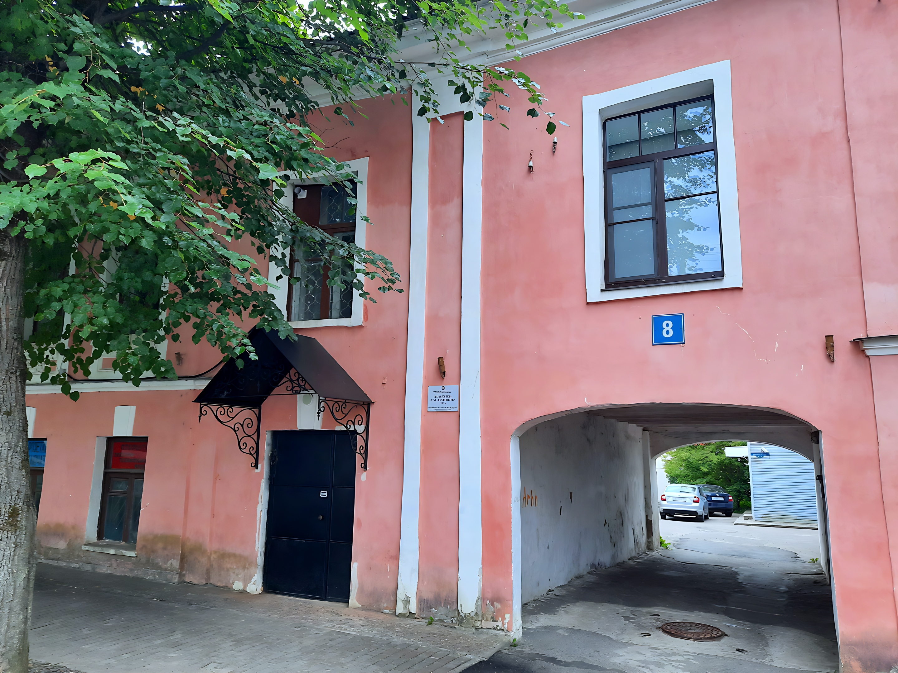 Meblirovannye komnaty na Nikol'skoj 8