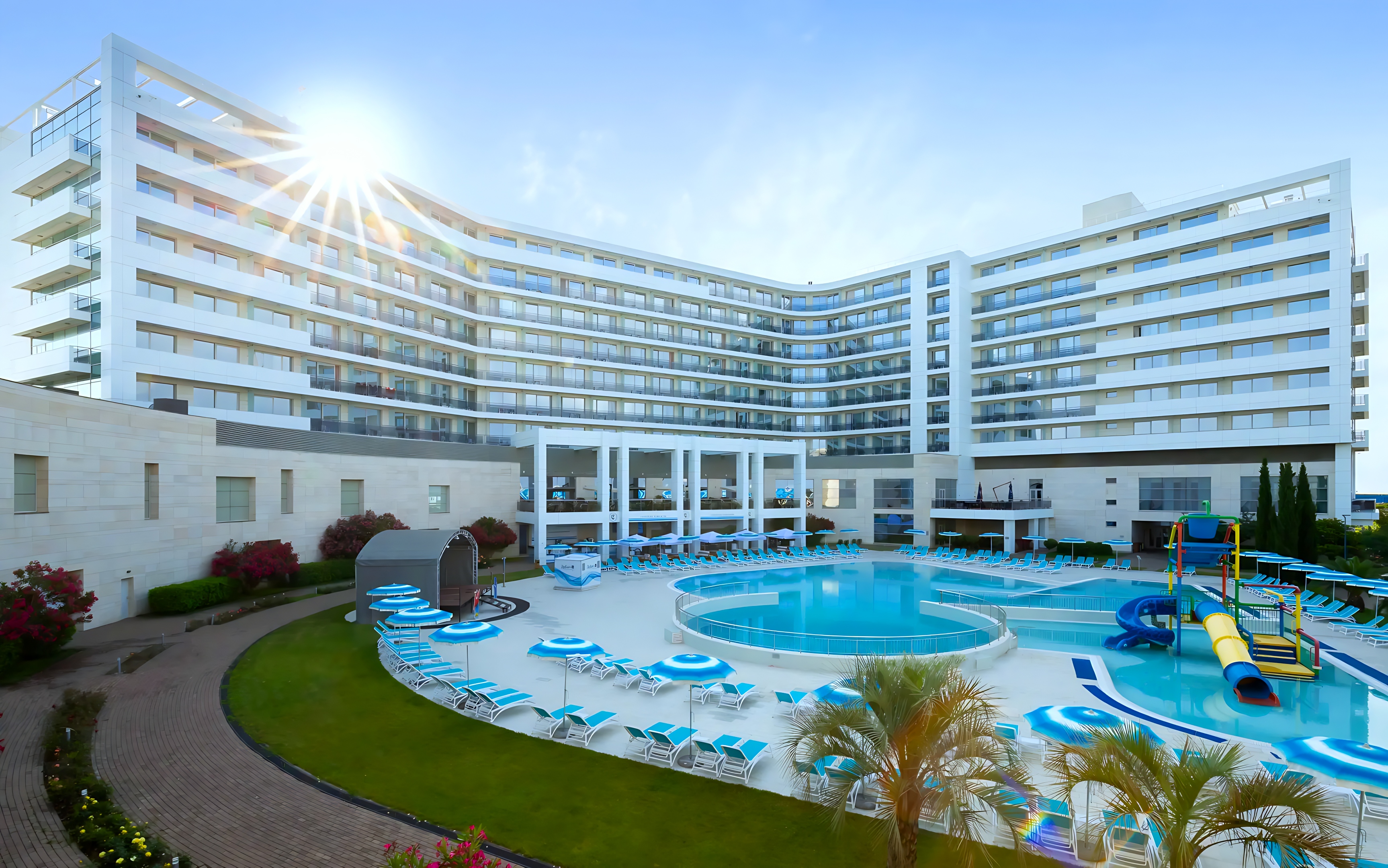 Mantera Resort & Congress, Soci