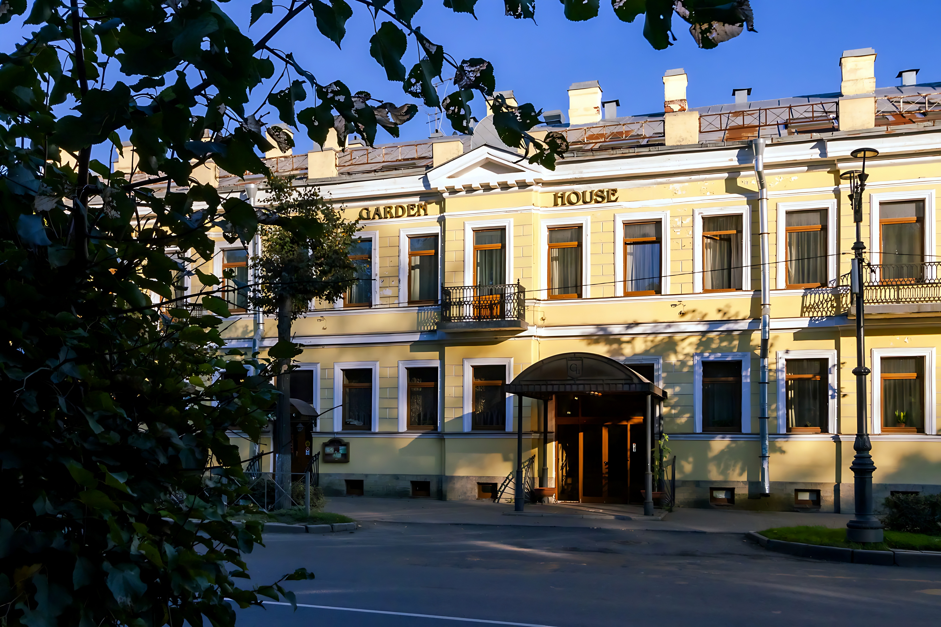 Голден Отель