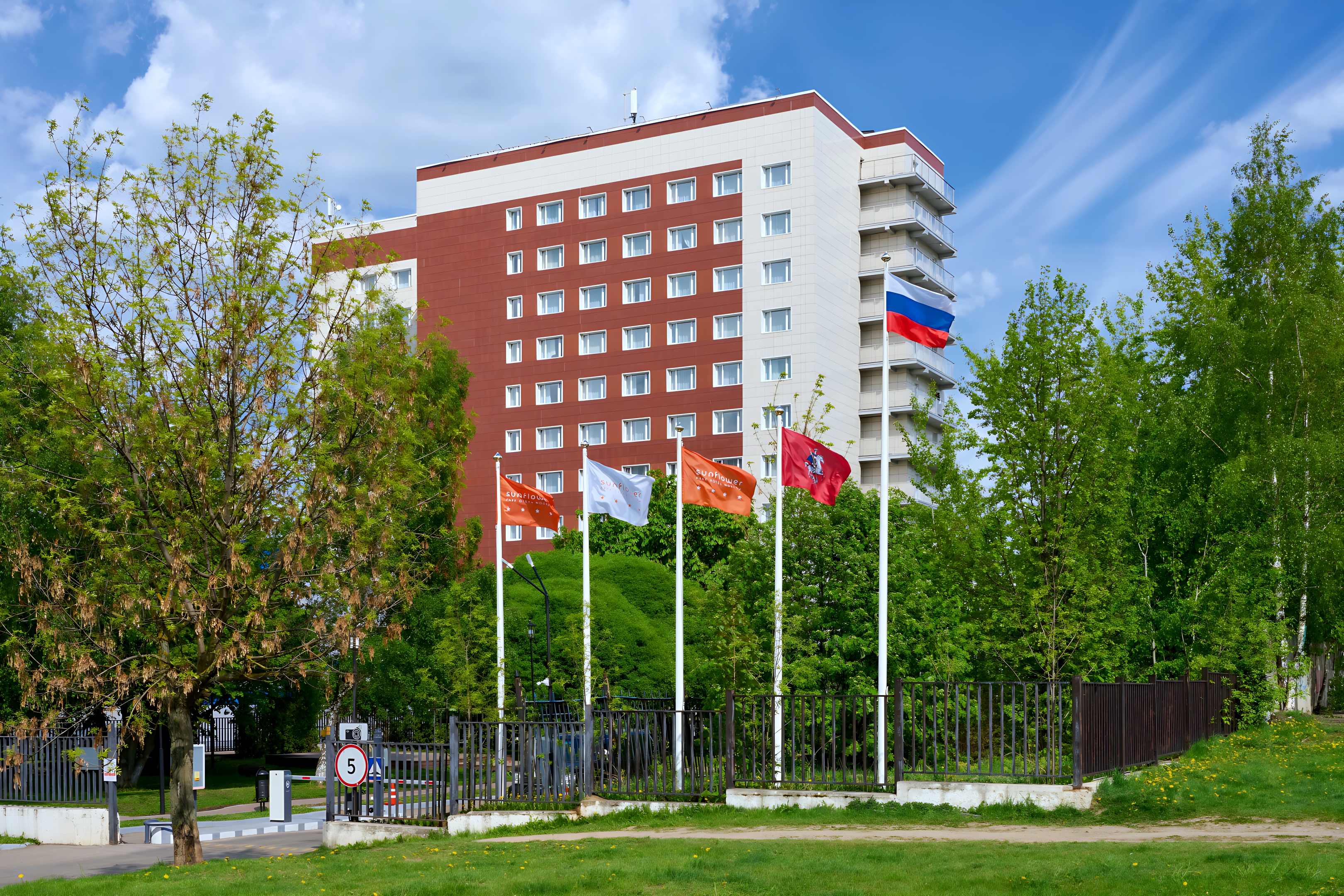 Отель Marins Москва Пражская 4 — отель в Москве, Россия