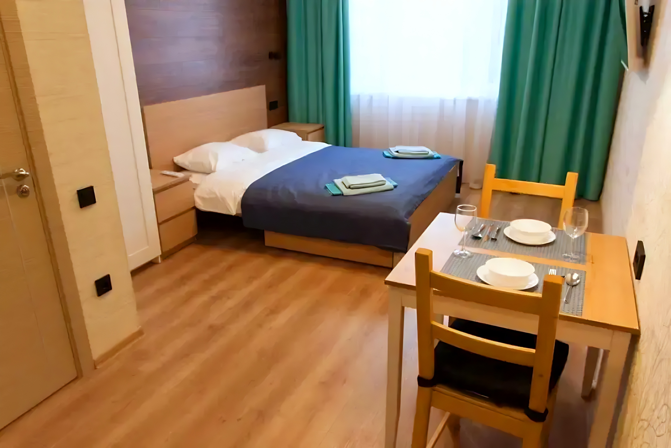 Apartamenty SitiCentr Dvuhmestnye s vidom na ozero 1