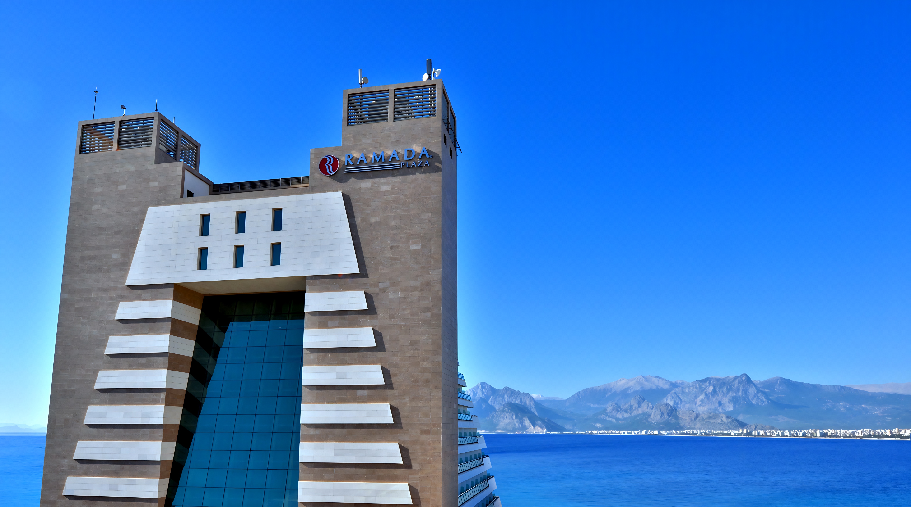Ramada Plaza by Wyndham Antalya — забронировать отель в Анталье