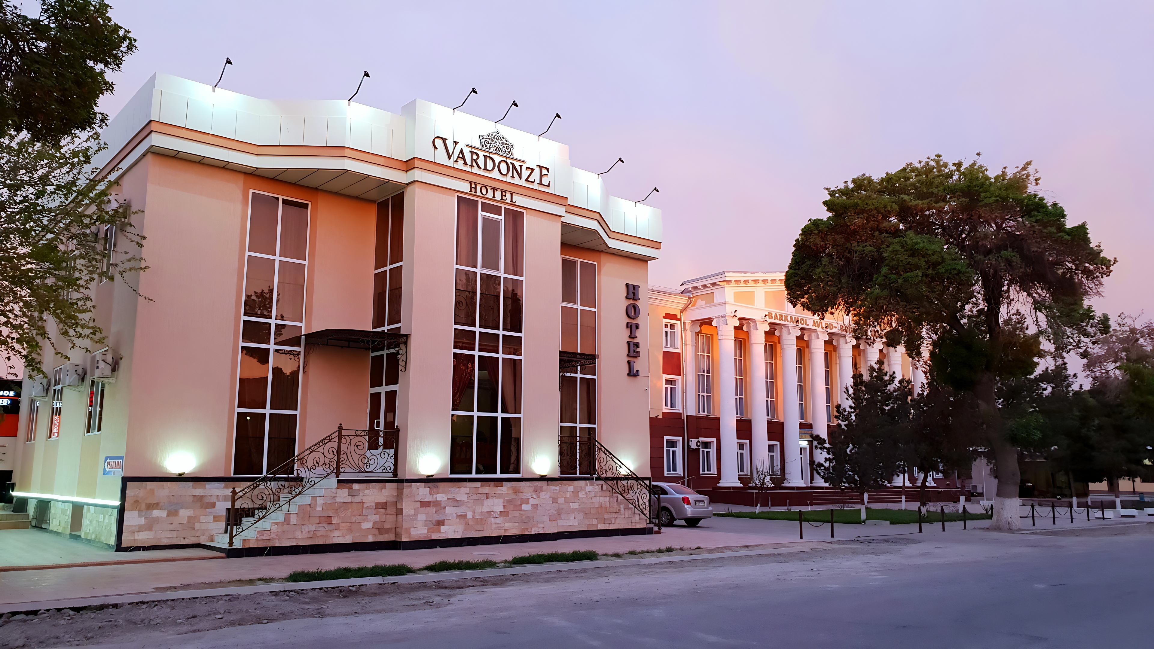 Отель Vardonze — забронировать отель в Бухара