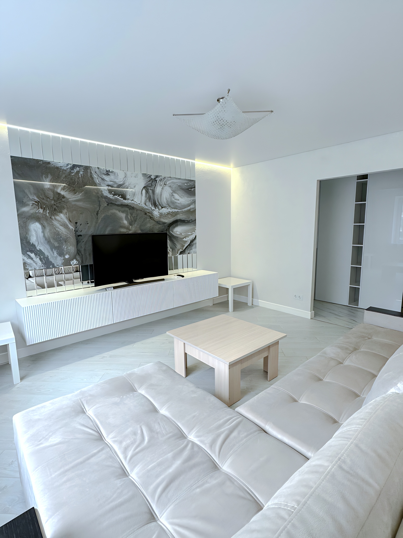 Apartamenty na Ckalova posle remonta, 2 komnaty: gostinaa i spal'na