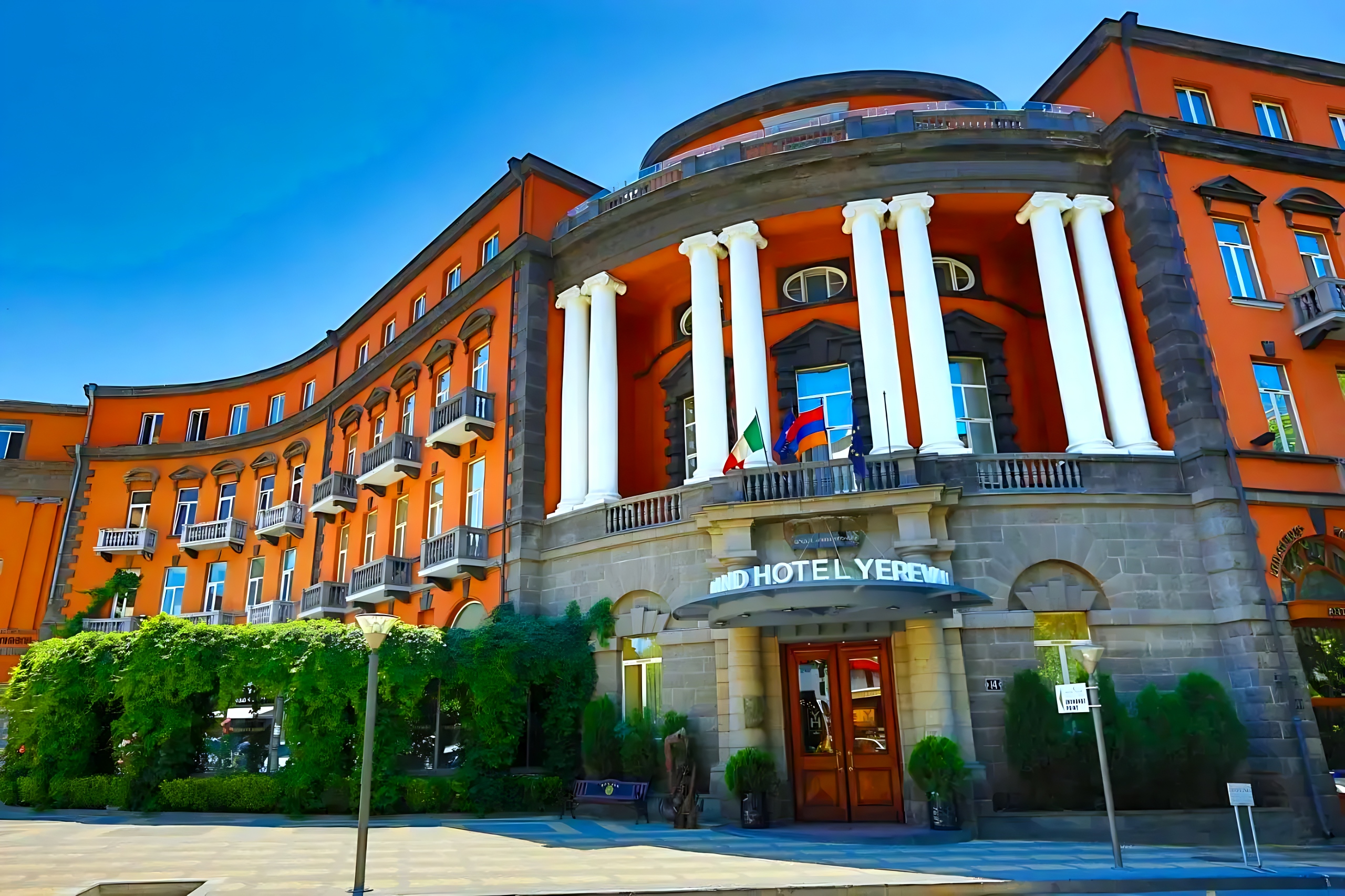 Отель Grand Hotel Yerevan — отзывы гостей и цены
