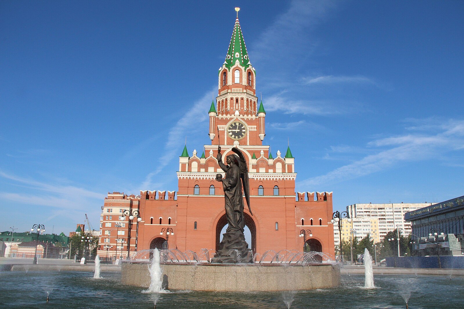 Площадь Республики и Пресвятой Девы Марии